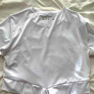 White crop top NVGTN